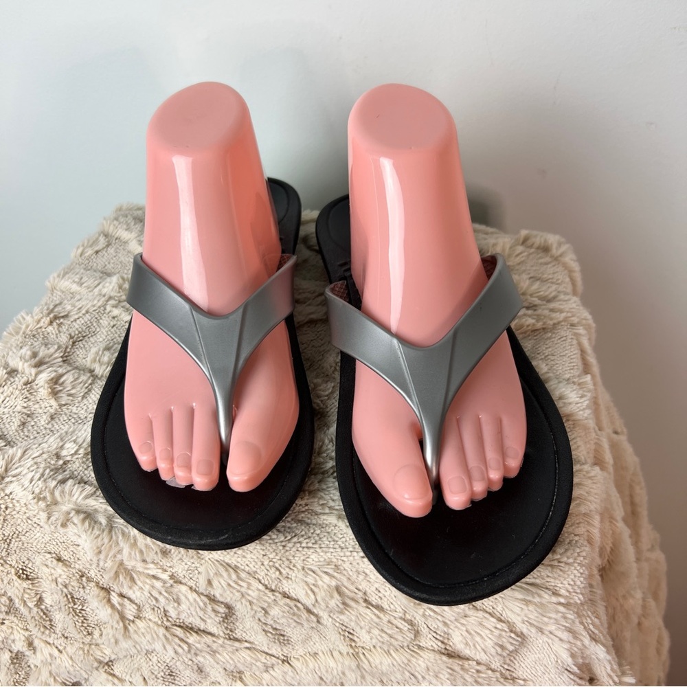 Okabashi Black and Silver Unisex Sandals | Women’s Size 9.5-10.5 Men’s 7.5-8.5
